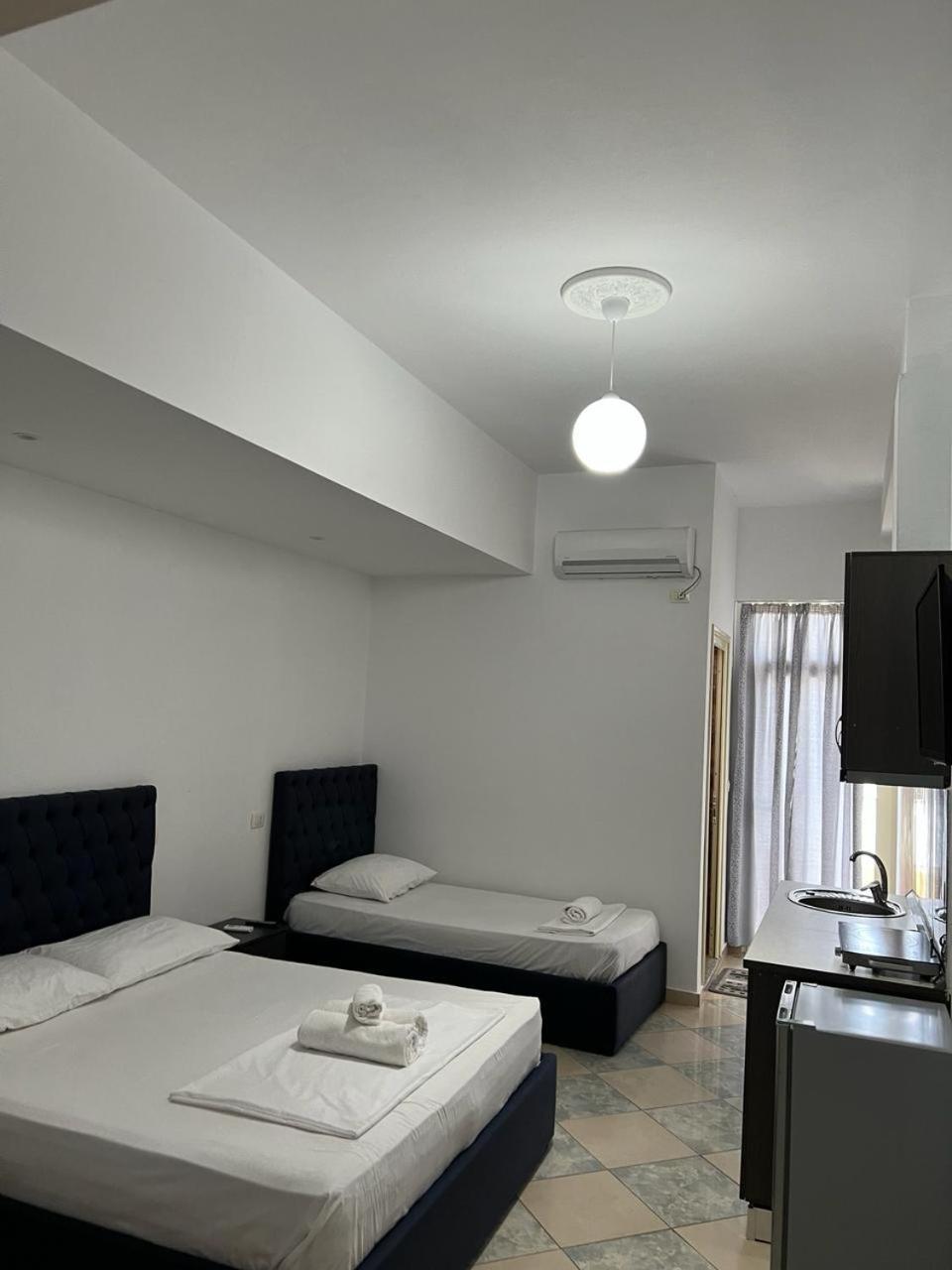 Hotel Villa Flowers Vlore Exterior photo