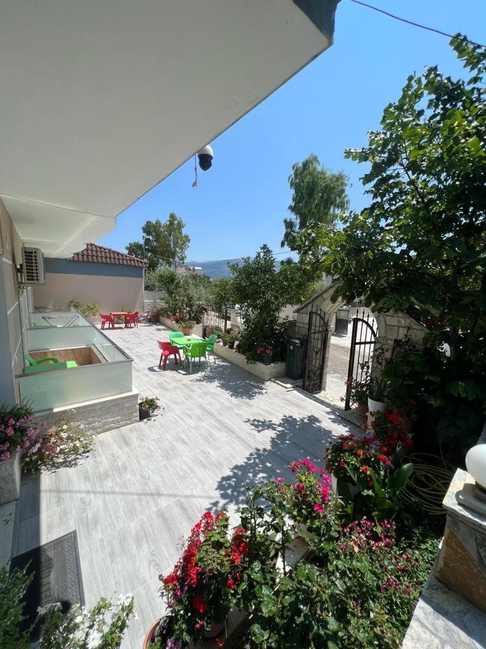 Hotel Villa Flowers Vlore Exterior photo