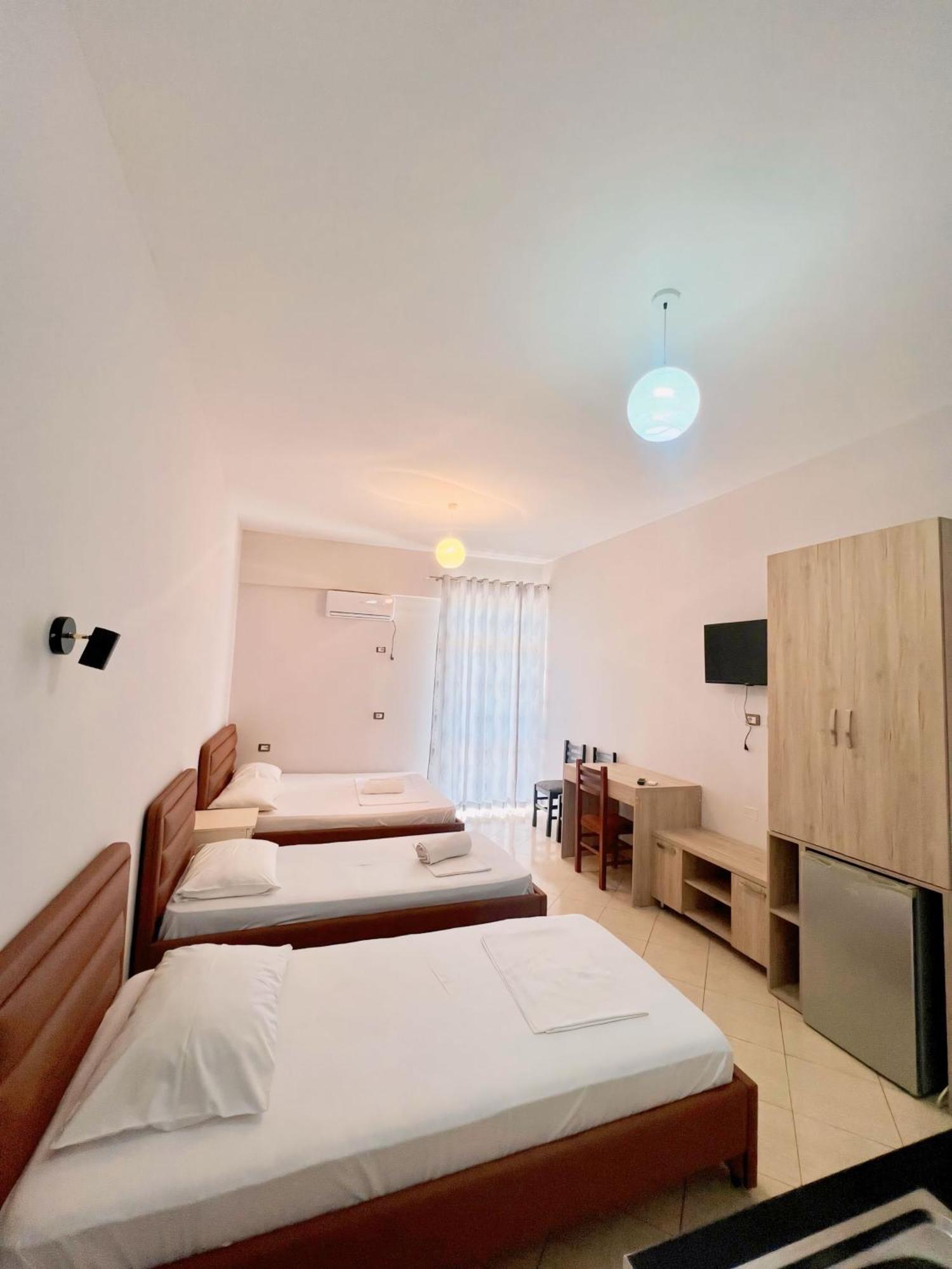 Hotel Villa Flowers Vlore Exterior photo