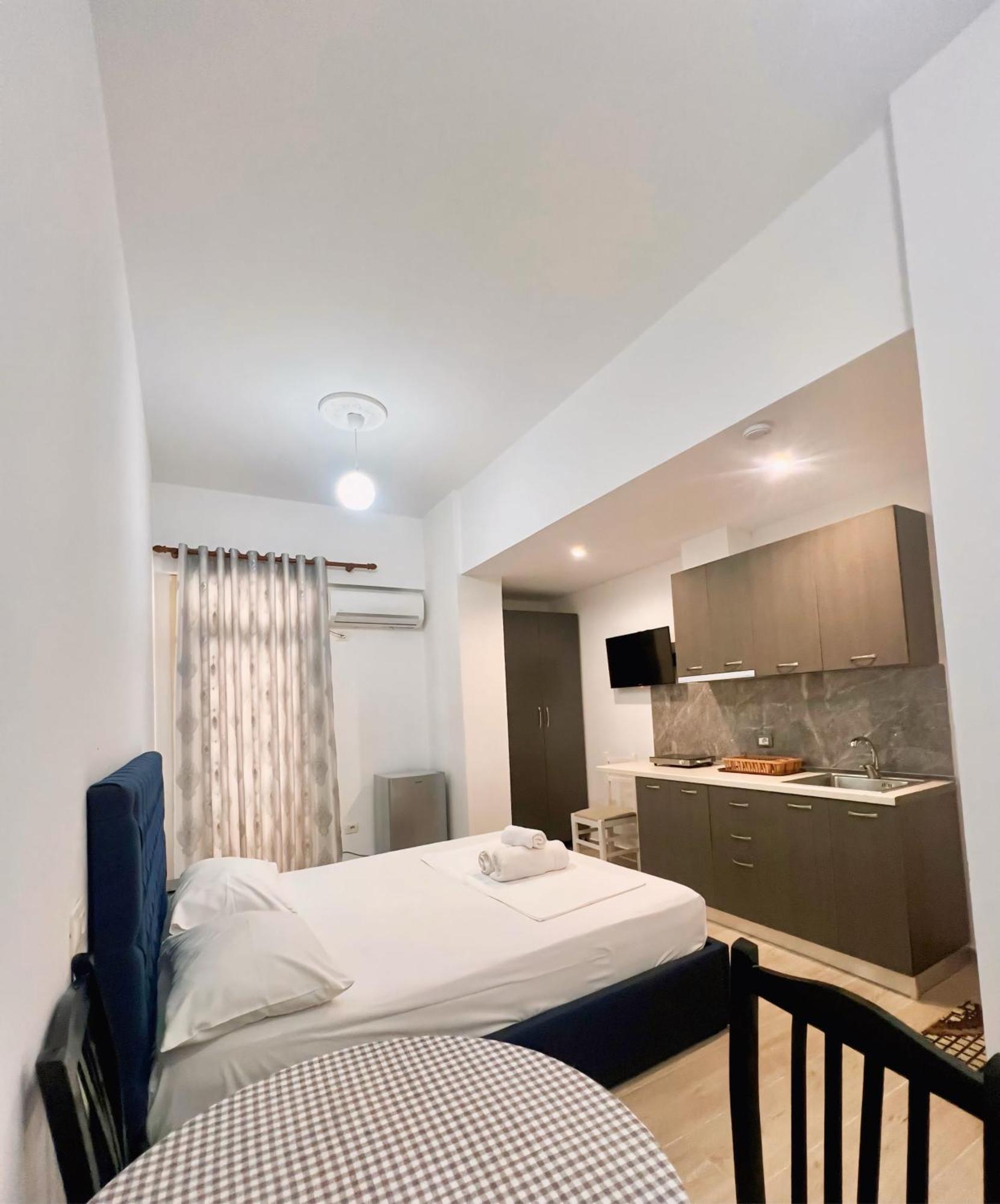 Hotel Villa Flowers Vlore Exterior photo