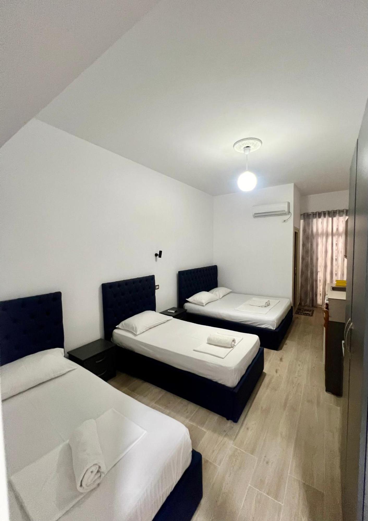 Hotel Villa Flowers Vlore Exterior photo
