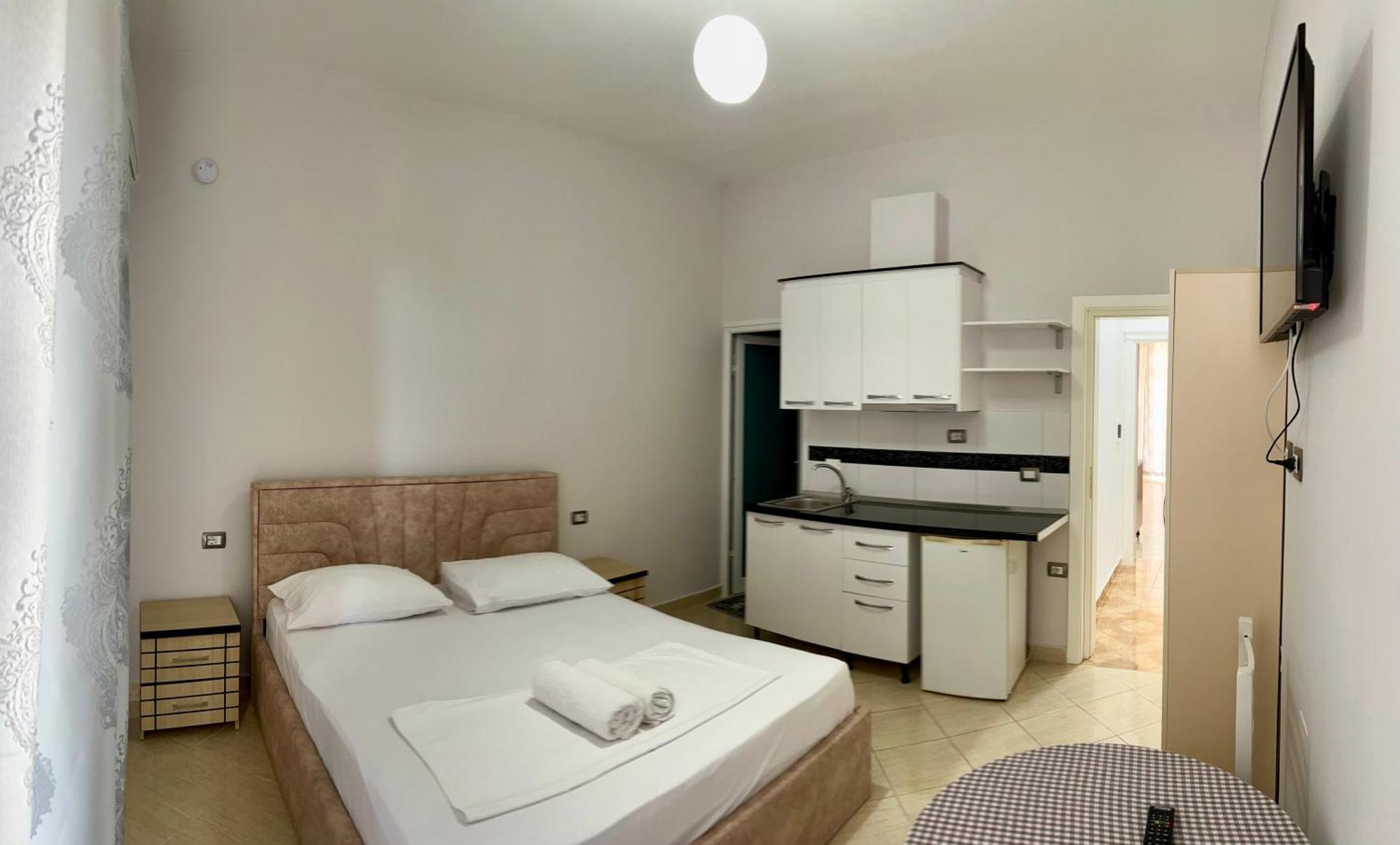 Hotel Villa Flowers Vlore Exterior photo